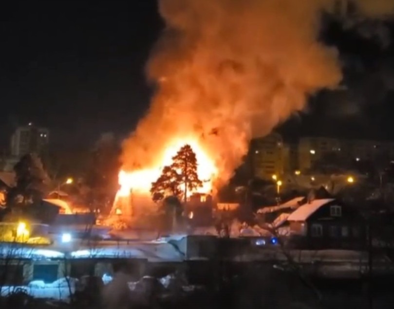 Частный дом сгорел в Нижнем Новгороде