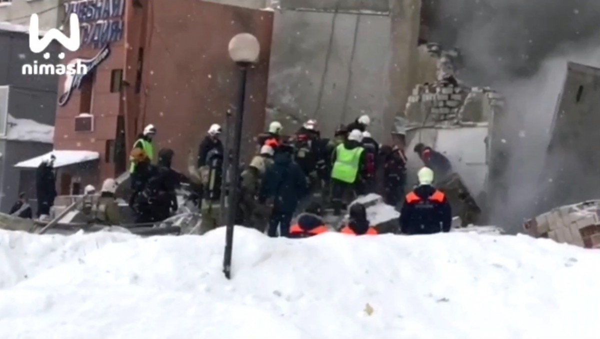 Первых пострадавших извлекли из-под завалов на месте взрыва на Мещерском бульваре