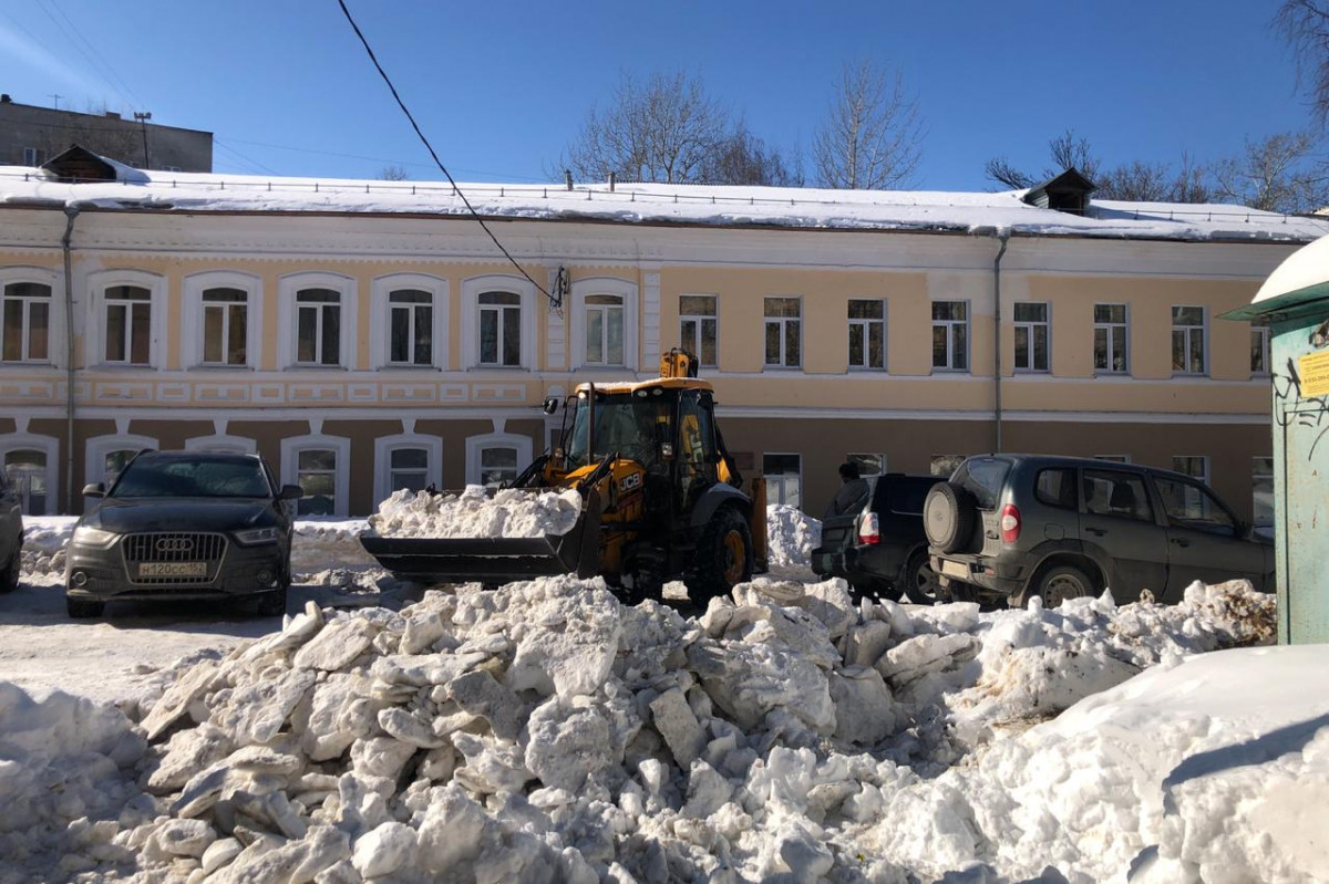 Уборка улиц от снега и наледи ведется в Нижегородском районе