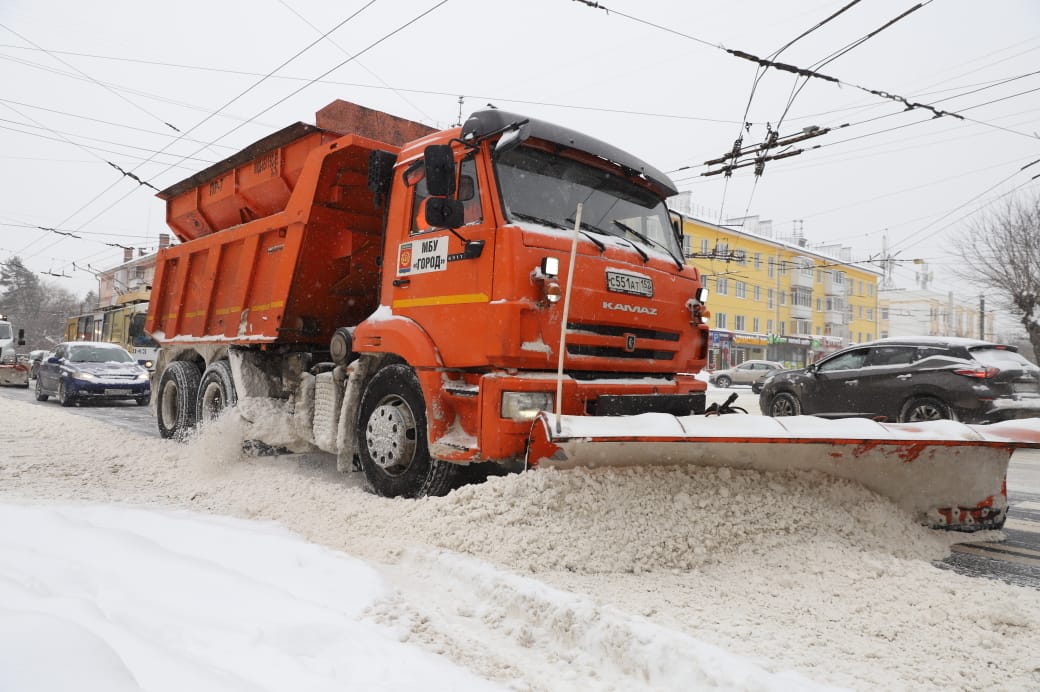 Более 5 тысяч самосвалов снега вывезли с улиц Дзержинска