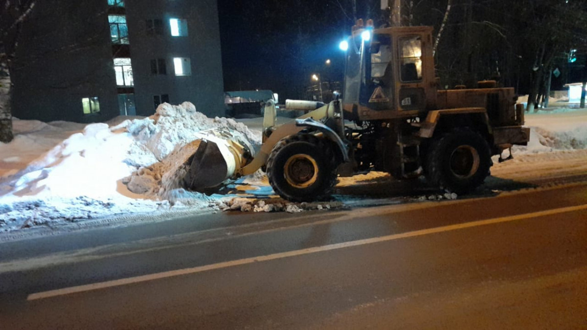 Более тысячи кубометров снега вывезли с Анкудиновского шоссе