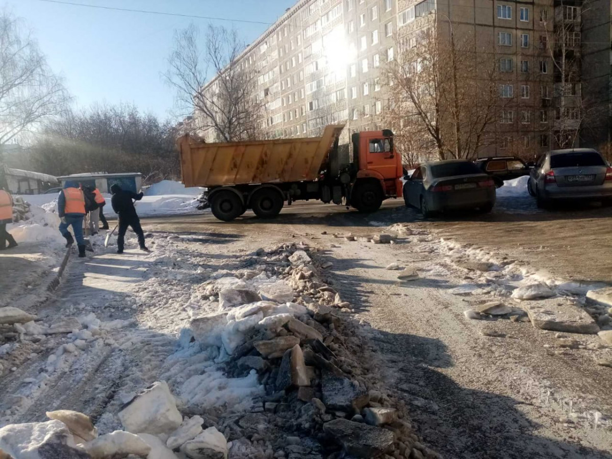Три улицы очистили от снега ночью в Сормовском районе
