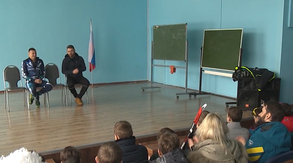 Спортсмены Александр Легков и Николай Круглов встретились с юными лыжниками