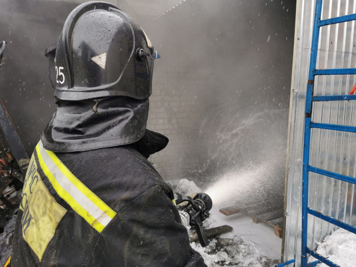 Появились подробности пожара на складе на улице Чаадаева в Нижнем Новгороде