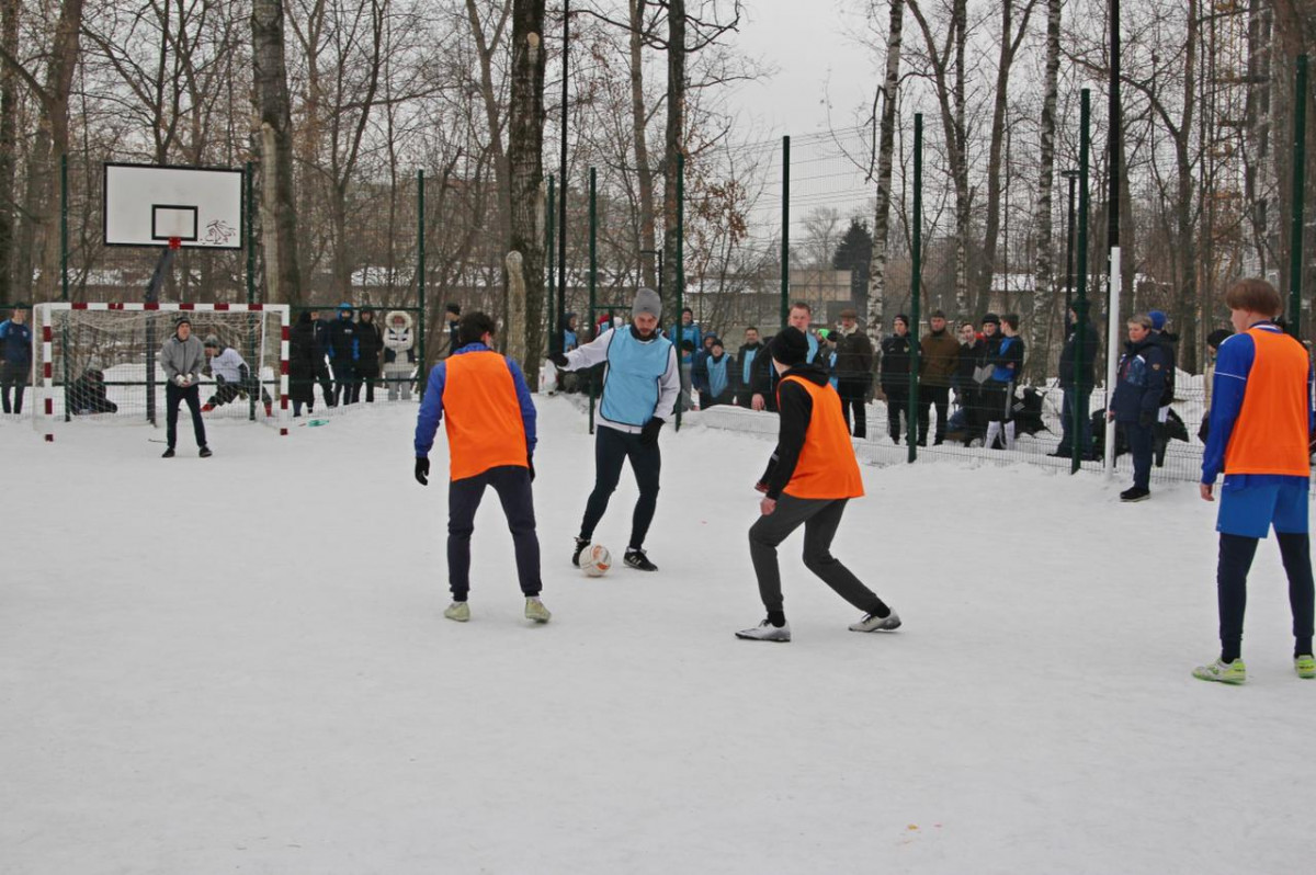 Турнир по мини-футболу на снегу прошел в благоустроенном парке Станкозавода