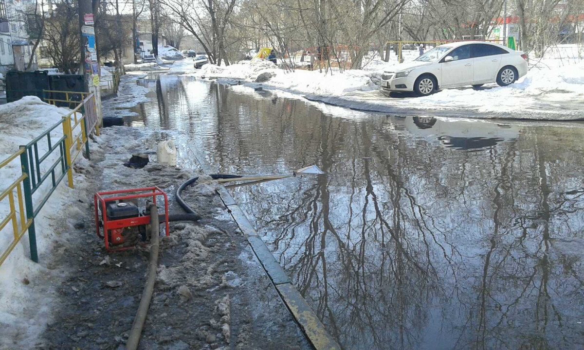 В Ленинском районе усилен контроль по откачке талых вод