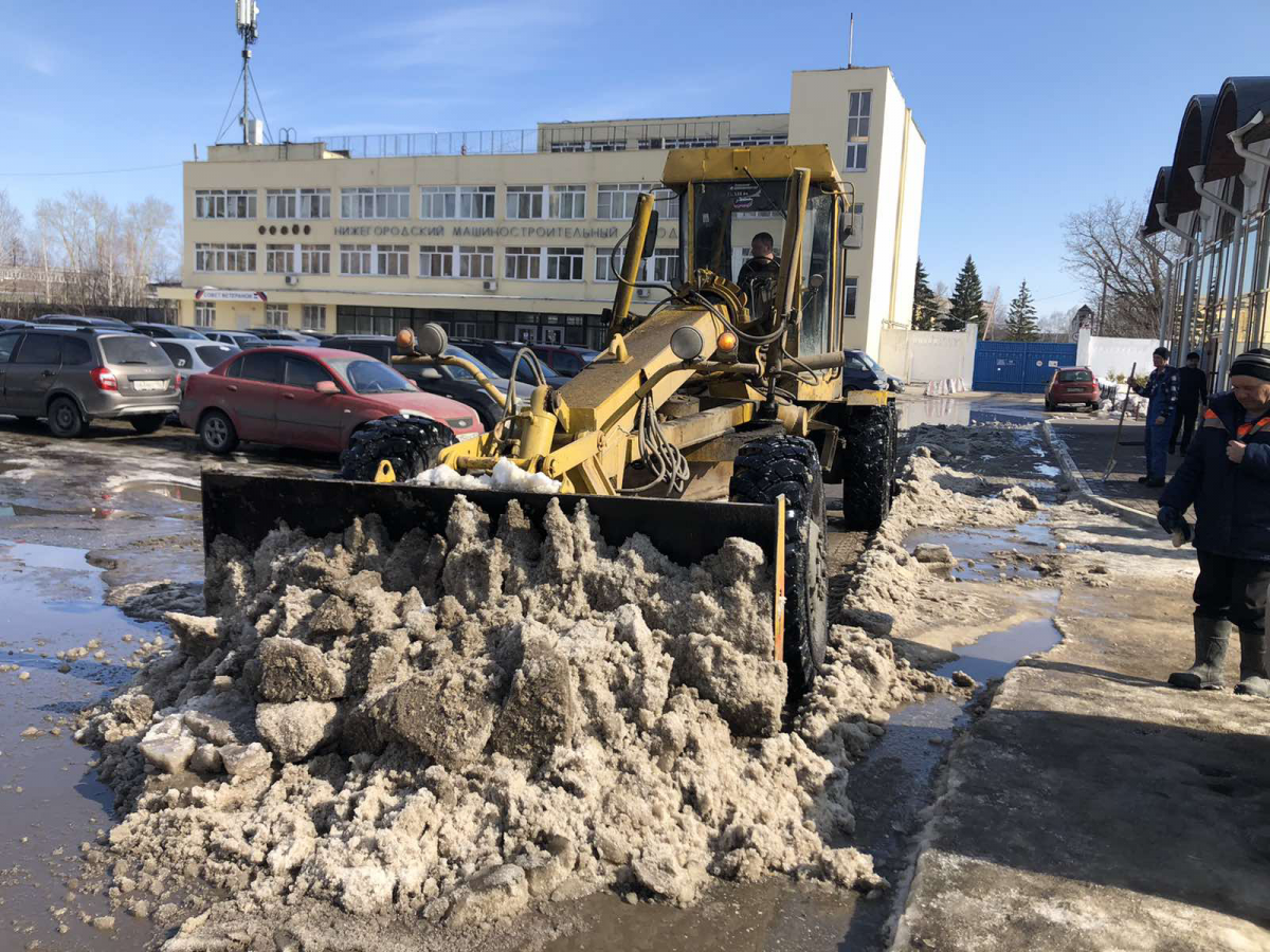 На шести улицах Московского района сегодня откачивают талые воды