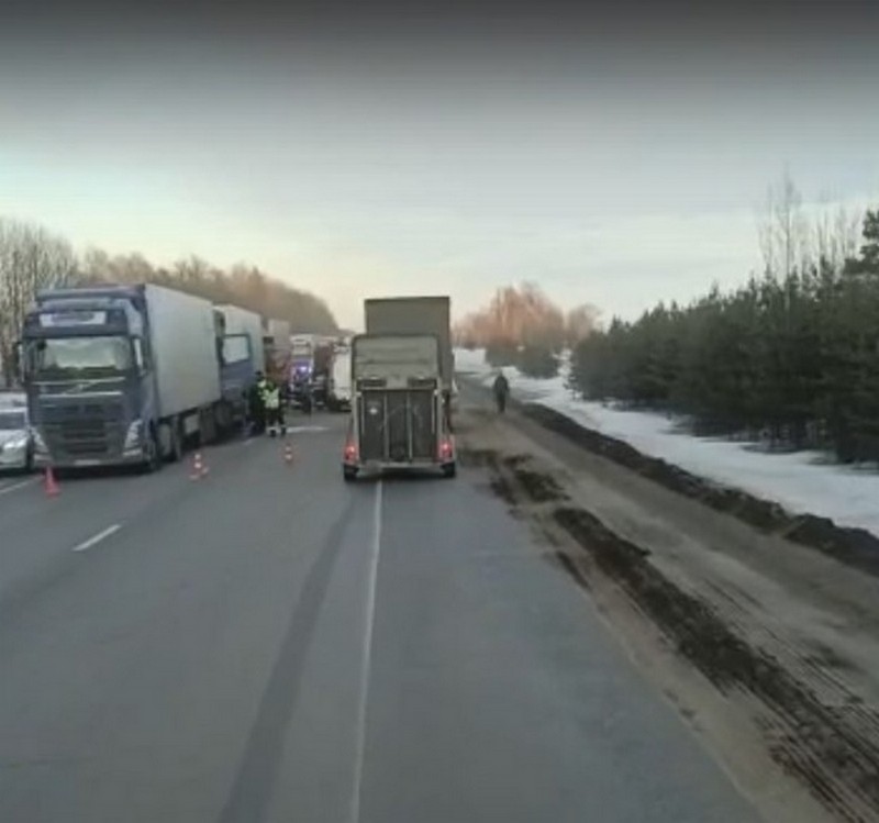 Три фуры столкнулись в Лысковском районе