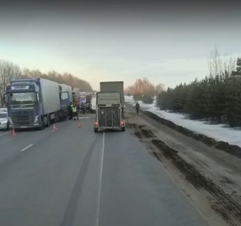 Три фуры столкнулись в Лысковском районе