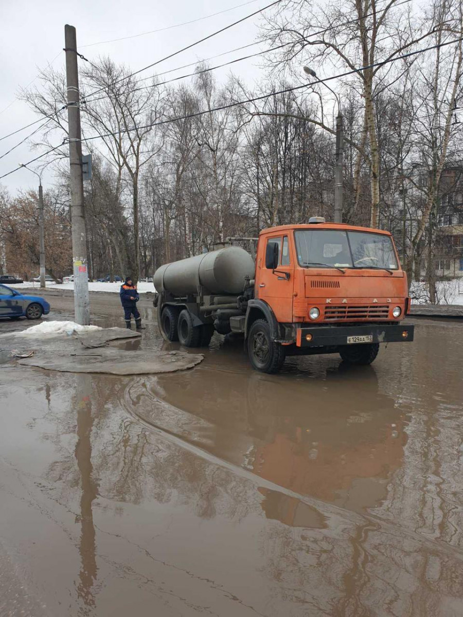 Ежедневно в Ленинском районе отрабатываются заявки жителей по откачке талых вод