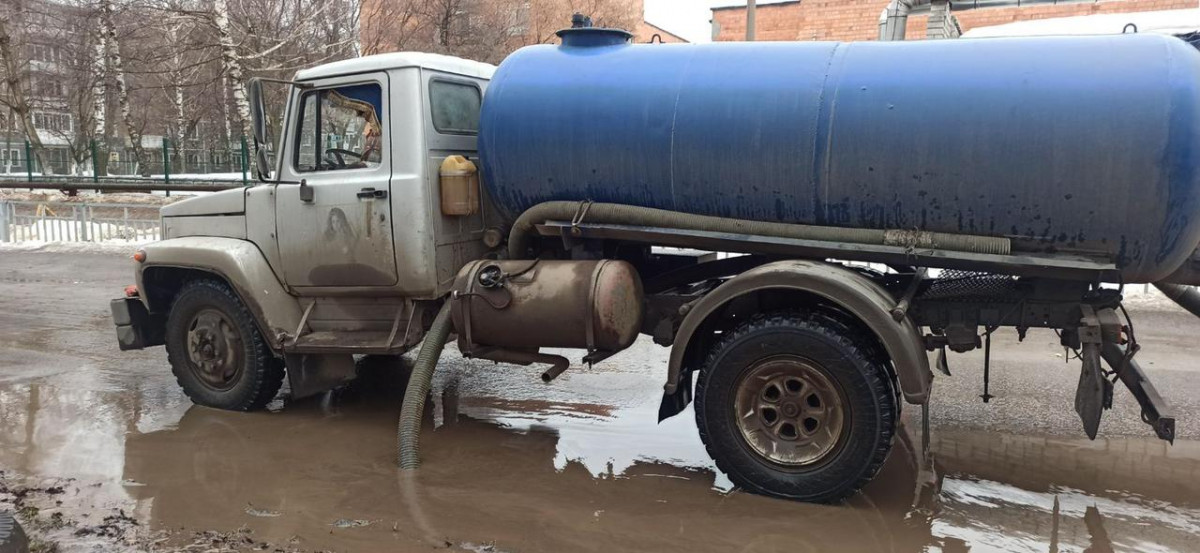 Ежедневно в Ленинском районе отрабатываются заявки жителей по откачке талых вод