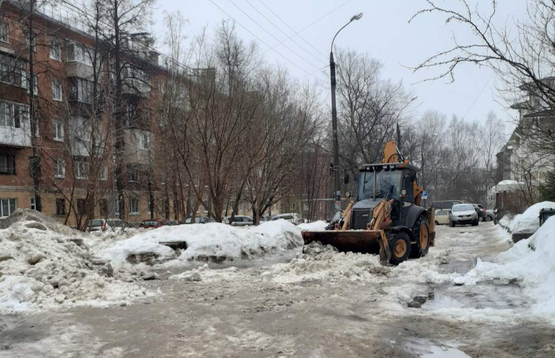 Проспект Гагарина чистят от снега