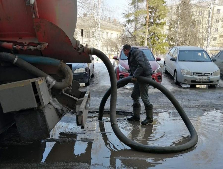 За сутки в Московском районе откачано почти 1,5 тысячи кубометров талых вод