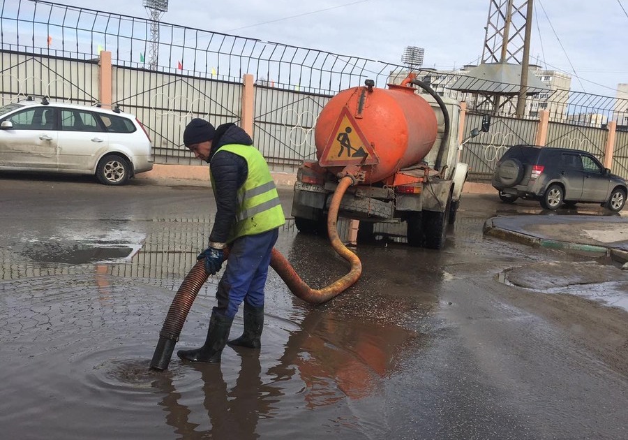 14 300 кубометров талых вод откачано с территории Московского района за две недели