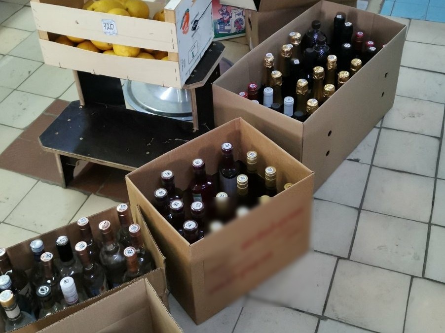 Более 300 единиц алкогольной продукции изъяли в кстовском магазине
