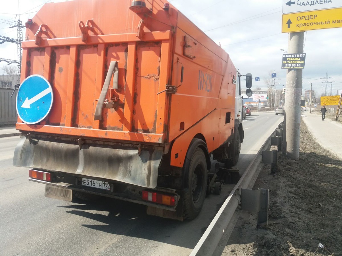 Около 830 тыс. кв. м. газонов очищено в Московском районе с начала месячника по благоустройству