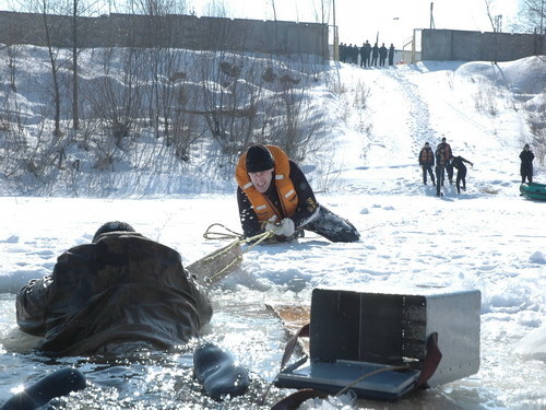 Два человека погибло из-за провала под лед в Нижегородской области