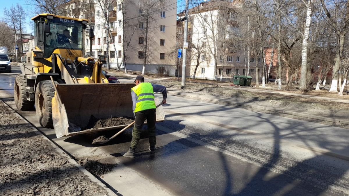 В Советском районе уборка территории проходит на Белинского, Ванеева, Бориса Панина, Саврасова