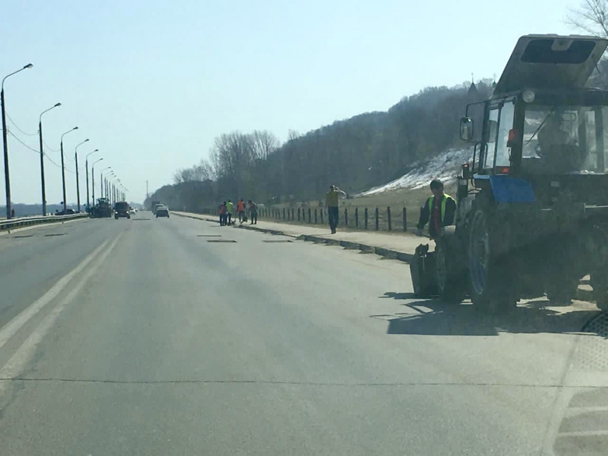 В Нижегородском районе уборка территории проходит на Бринского, Казанском шоссе, Верхне-Волжской набережной и Гребном канале