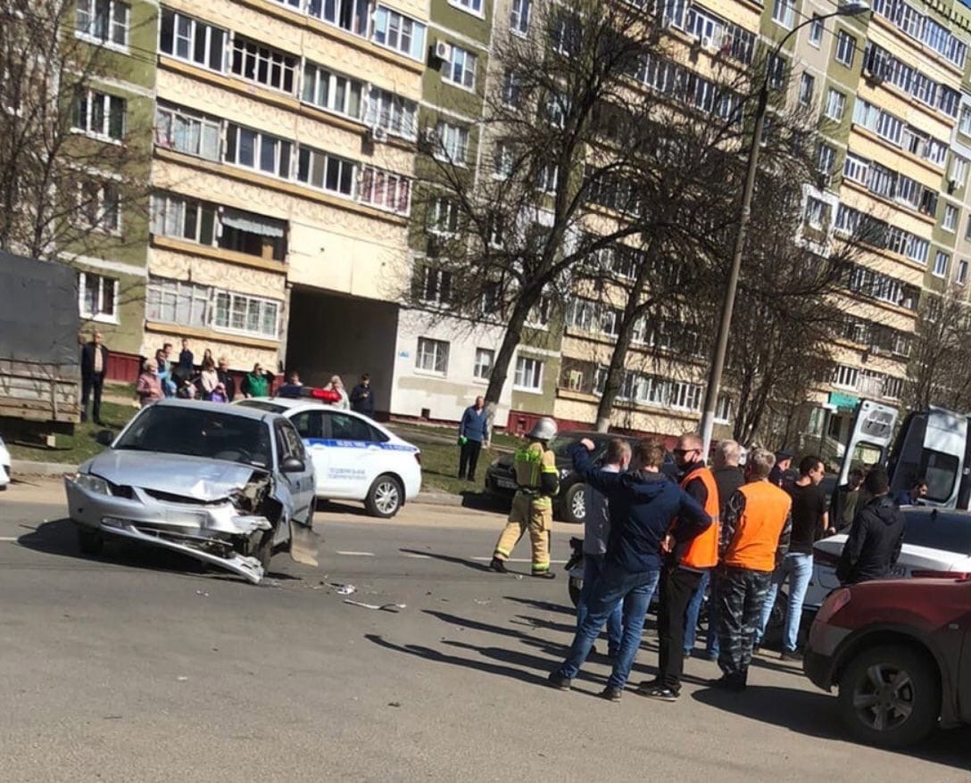 Мотоцикл и «Хендай» столкнулись в Автозаводском районе