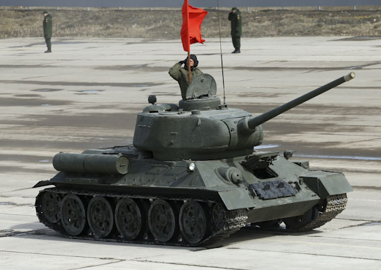 Танк Т-34 доставили в Нижний Новгород для участия в Параде Победы