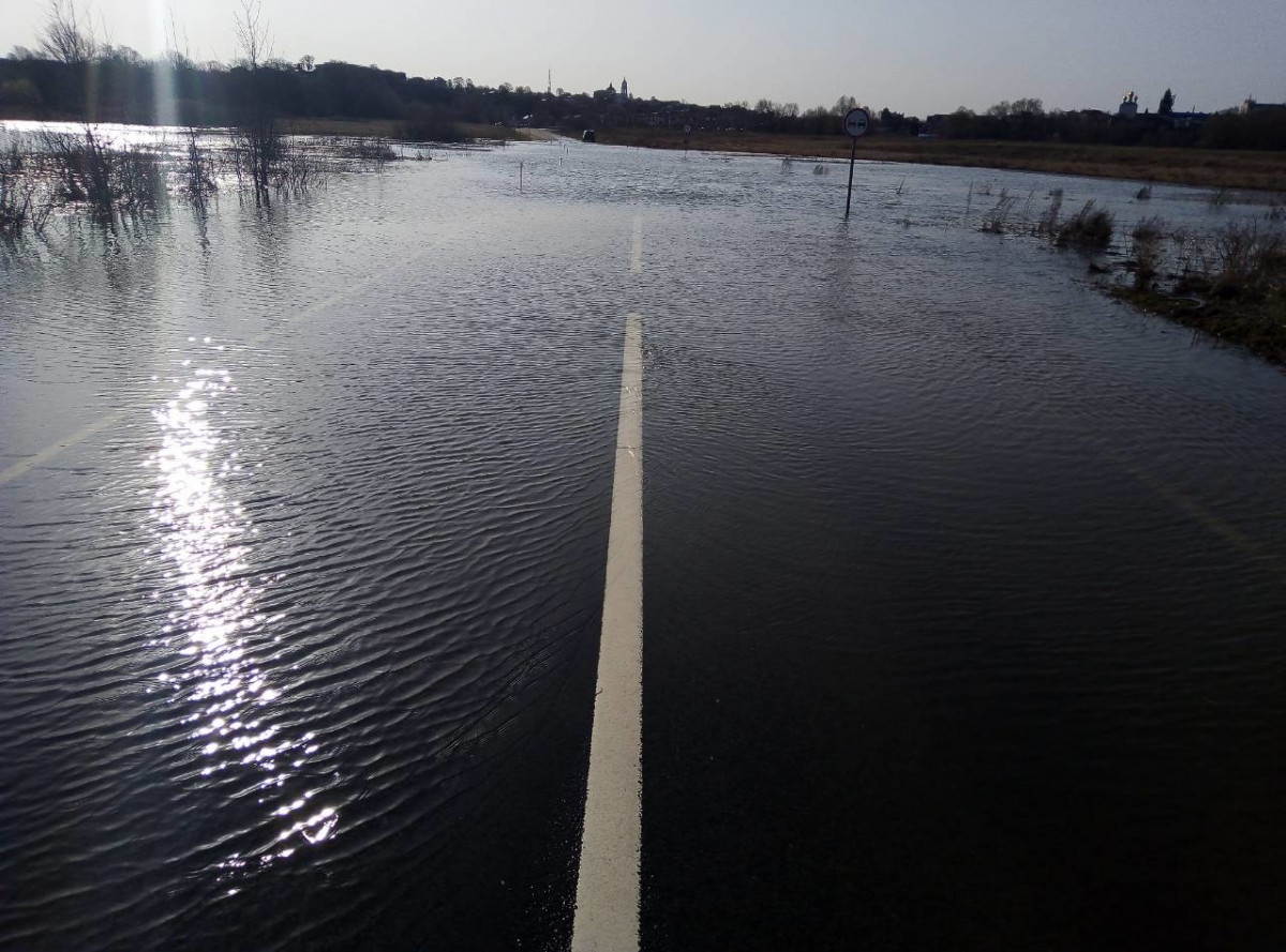 Участок дороги Павлово-Тумботино затопило в Нижегородской области