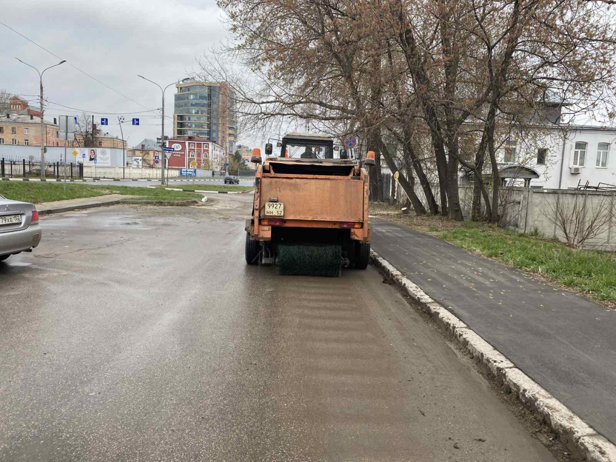 Дождевую воду откачивают с улиц Канавинского района