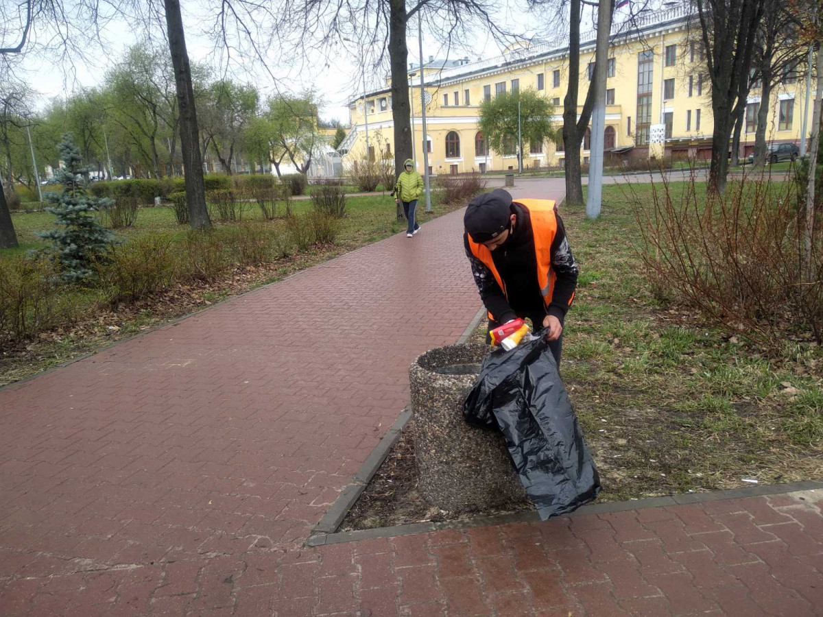 Уборка газонов и откачка воды проходит в Автозаводском районе