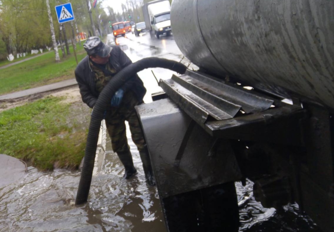 Более 1200 кубометров воды откачано с сормовских дорог за минувшие выходные