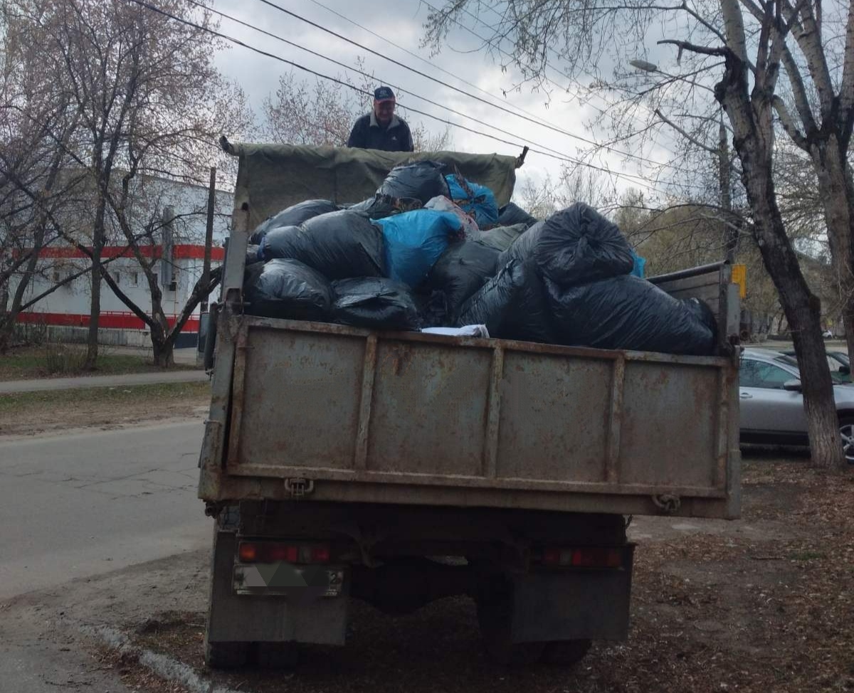 Более 500 кубометров мусора вывезено с территории Сормовского района