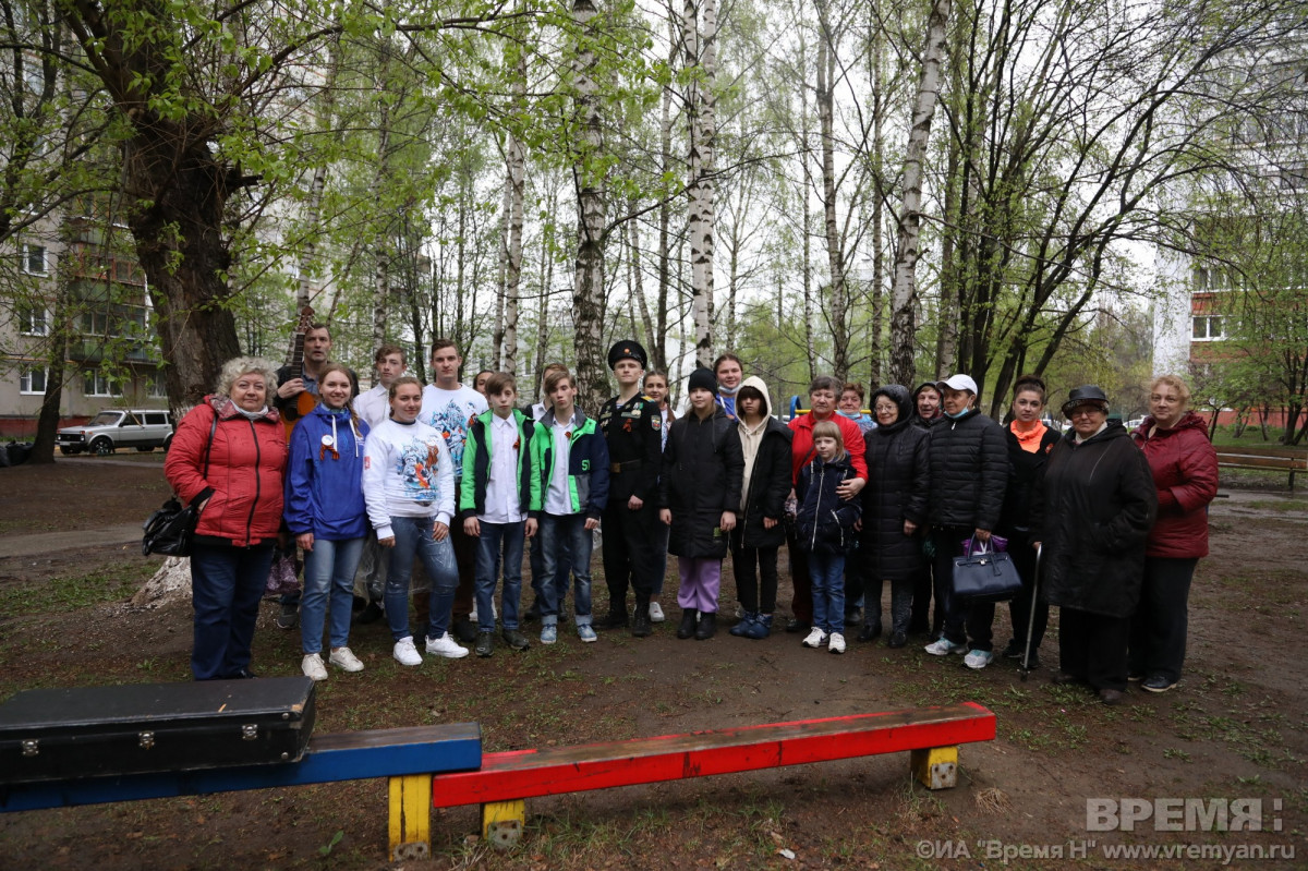 Концерт в честь Дня победы прошел во дворе жилого дома в Нижнем Новгороде