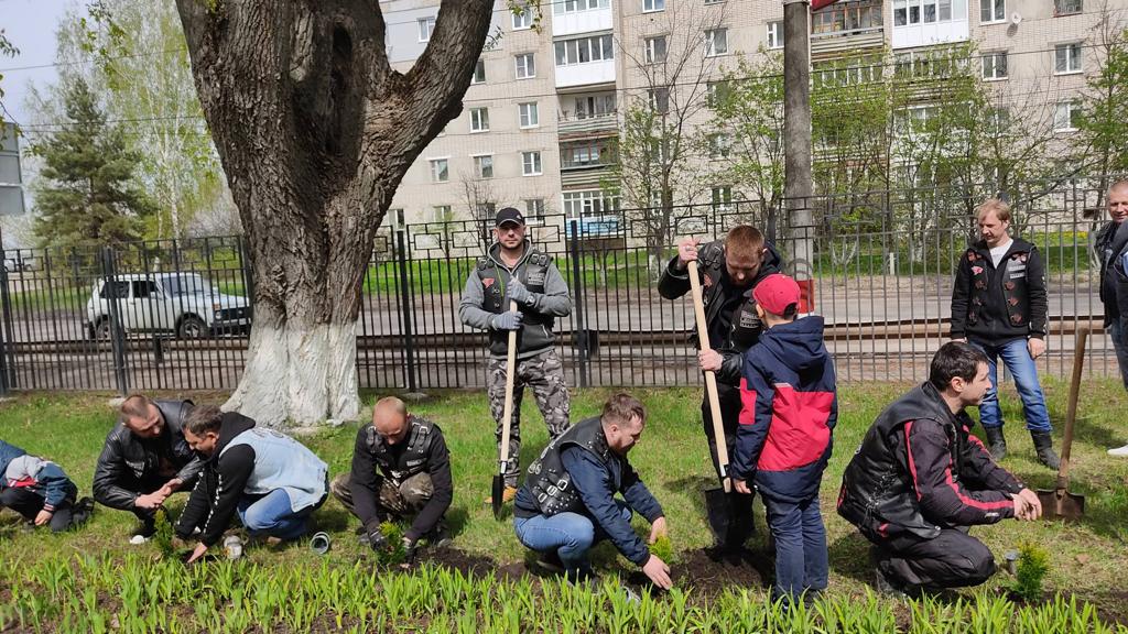 Воспитанники нижегородских детдомов стали участниками акции «Сад памяти»