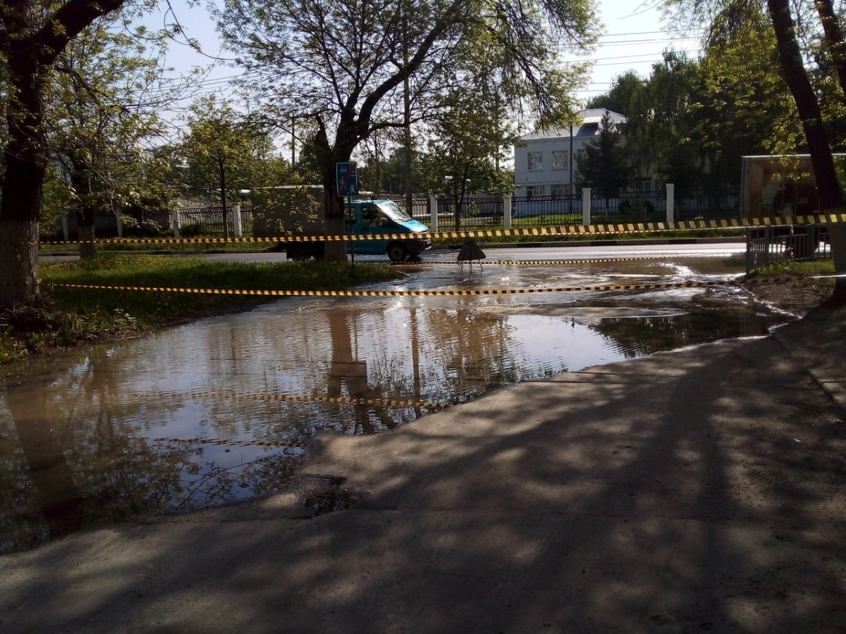 Участок на пересечении Строкина и Краснодонцев затопило в Нижнем Новгороде