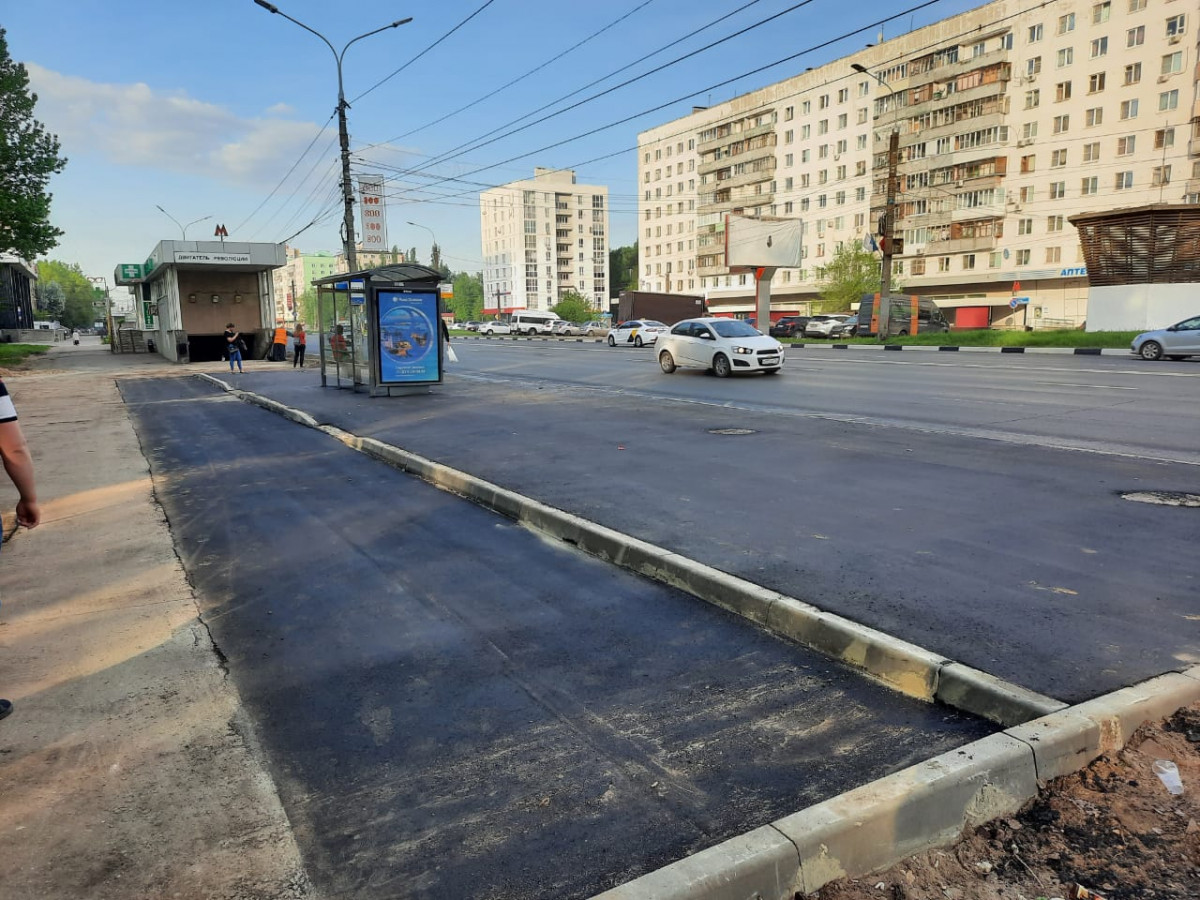 Асфальтировка площадок возле остановочных павильонов по обращениям жителей проводится в Ленинском районе