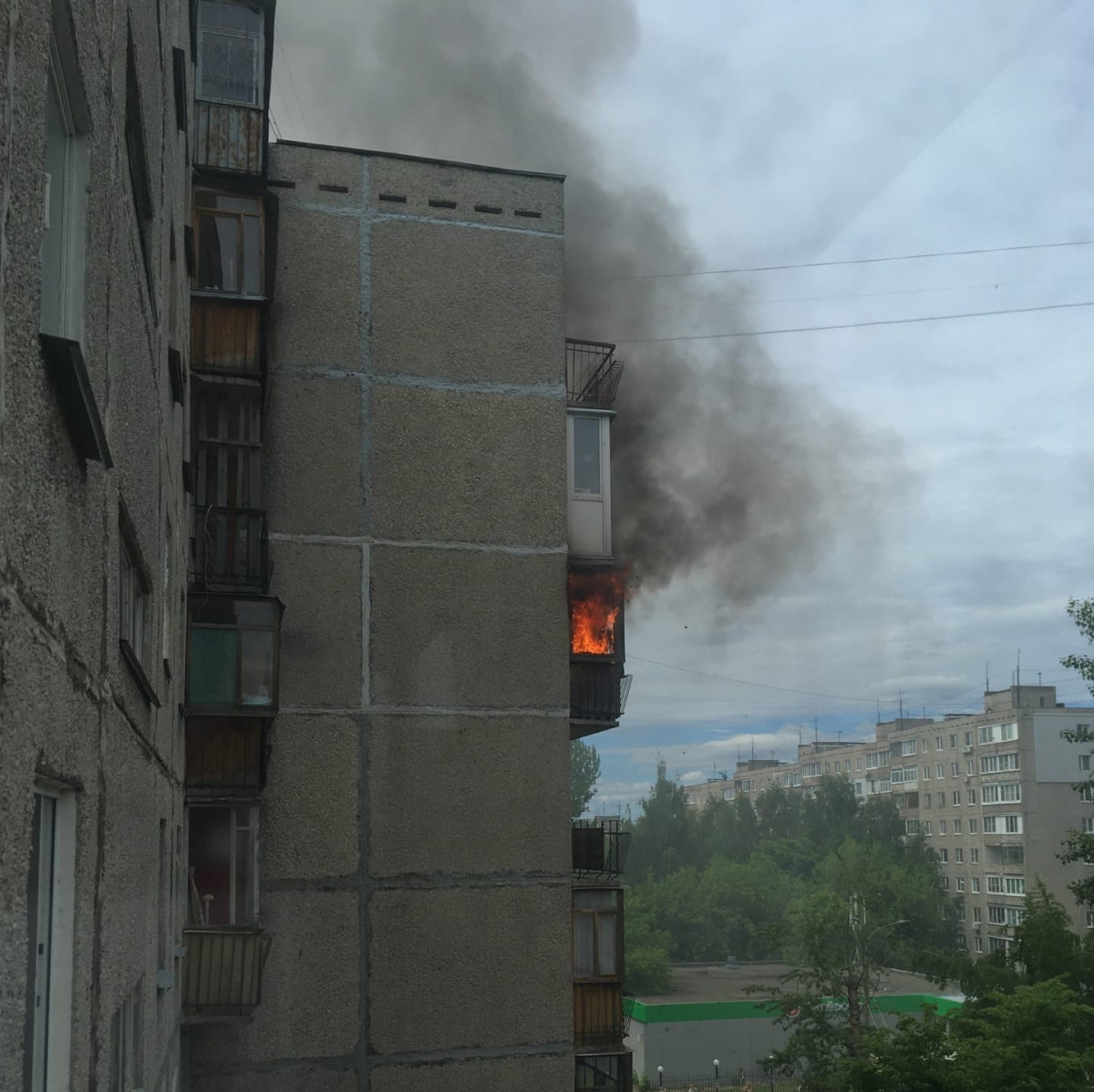 Два человека пострадали на пожаре на ул. Фруктовой в Нижнем Новгороде