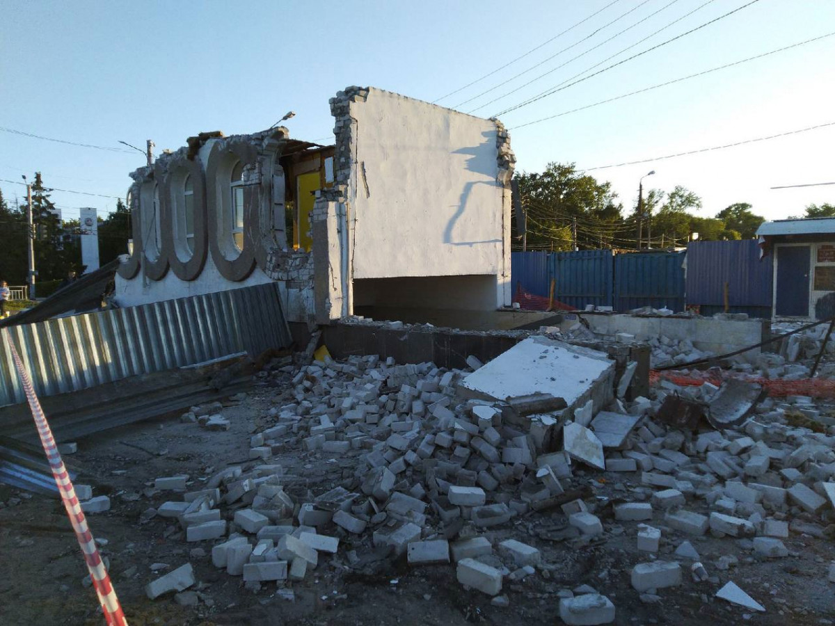 Павильон станции метро «Заречная» снесли в Нижнем Новгороде