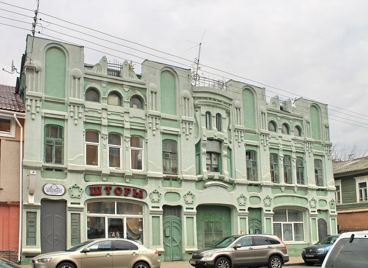 Владелец «Дом Прядилова» в Нижнем Новгороде незаконно установил пластиковые окна