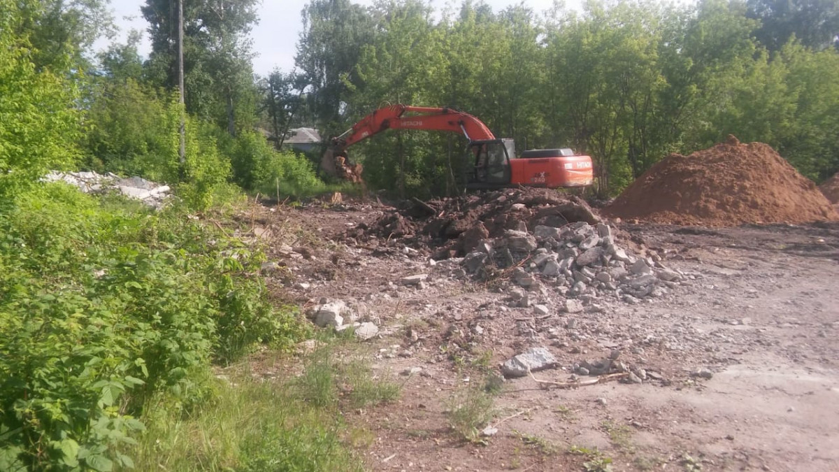 Аварийные здания сносят на нижегородском стадионе «Красная Этна»