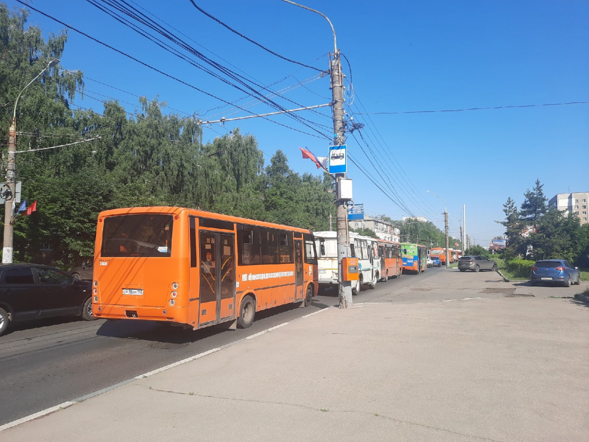 Серьезные пробки образовались из-за ДТП в Автозаводском районе