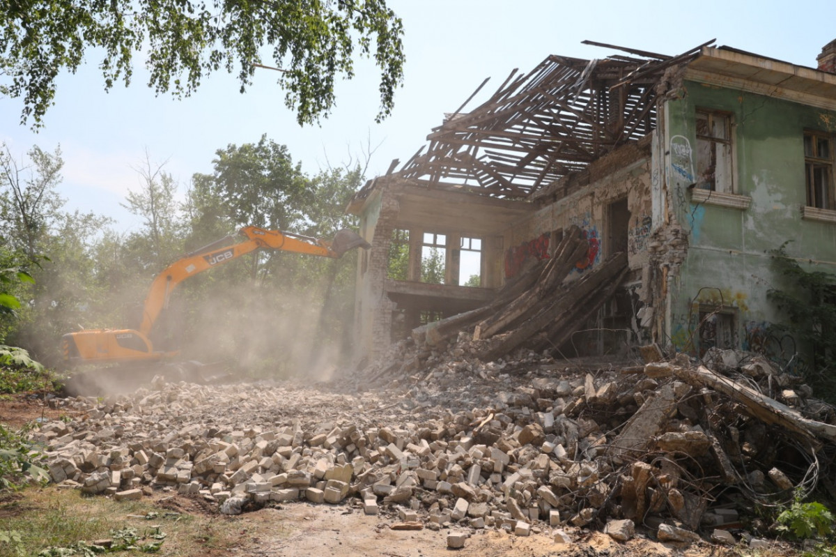 В Дзержинске снесли аварийное здание детского сада