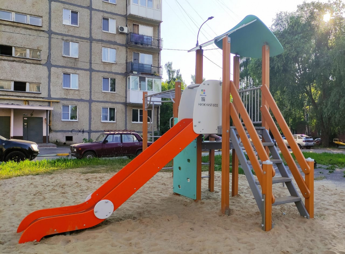 Установку восьми новых детских площадок завершили в Сормове