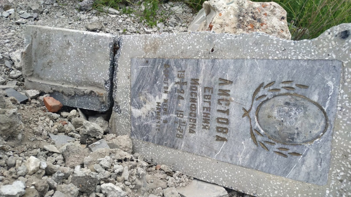 Свалку могильных плит обнаружили в Кстовском районе