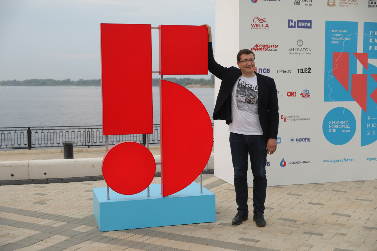Глеб Никитин принял участие в открытии летнего кинотеатра на Нижневолжской набережной