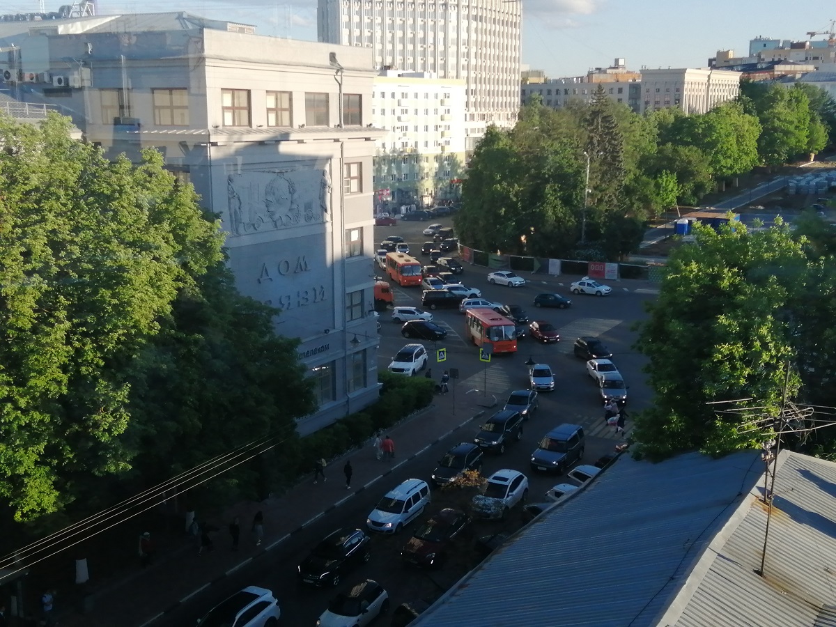 Благоустройство сквера на площади Горького продлится до конца июля
