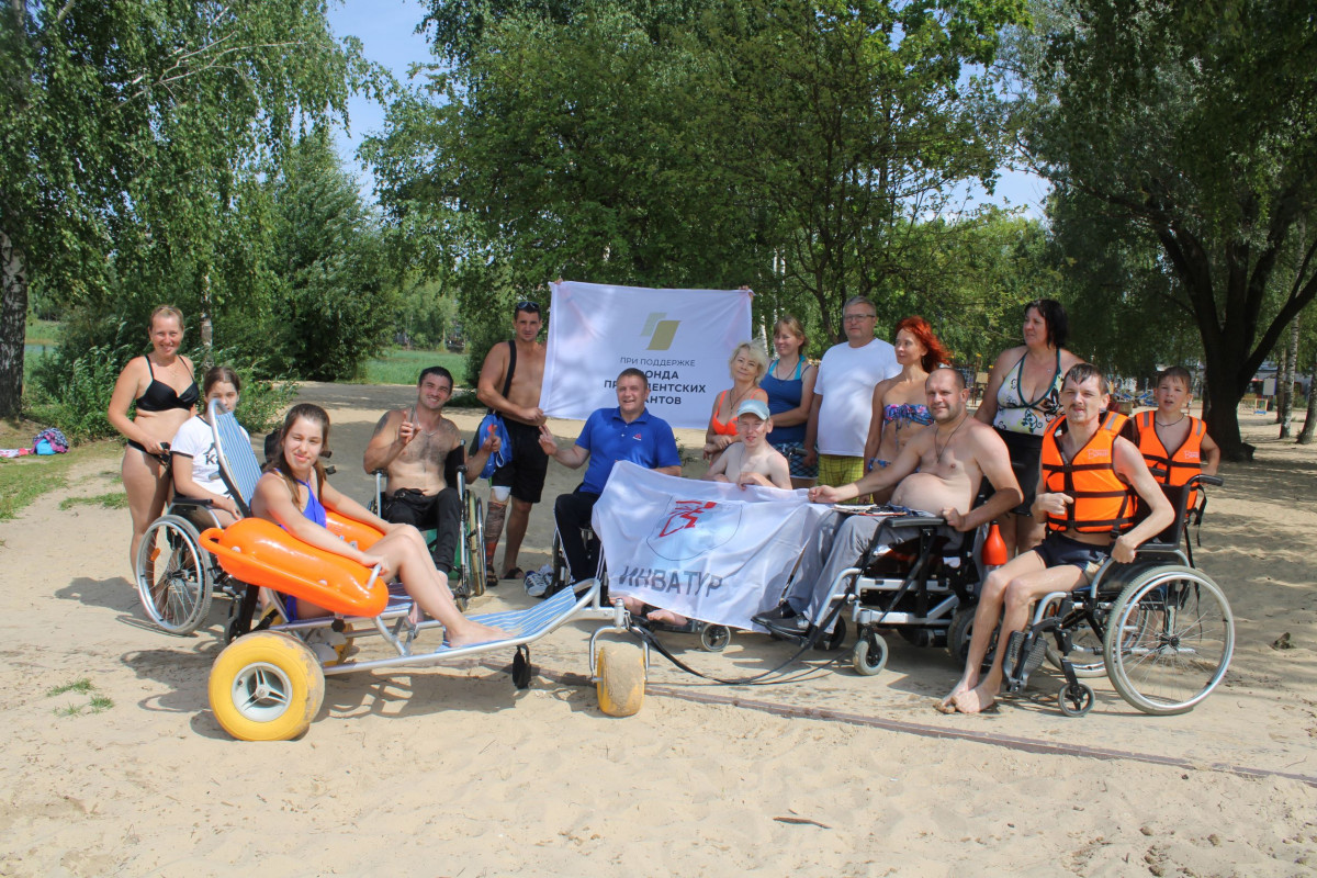 Специалисты оценили доступность пляжа на Светлоярском озере для инвалидов-колясочников