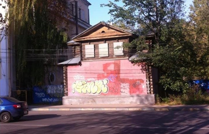 Старинный деревянный дом снесли на улице Ковалихинской
