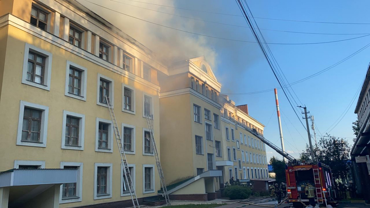 25 человек спасли на пожаре в медицинском общежитии в Нижнем Новгороде