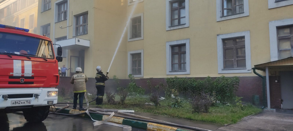 Пожар в общежитии ПИМУ ликвидирован на площади 1 тысяча кв. м