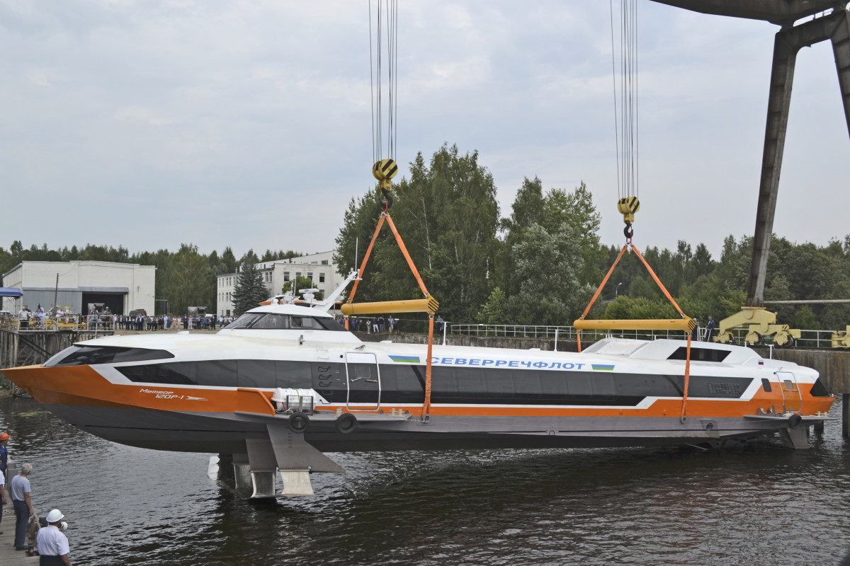 Судно на подводных крыльях «Метеор 120Р» спустили на воду в Чкаловском районе