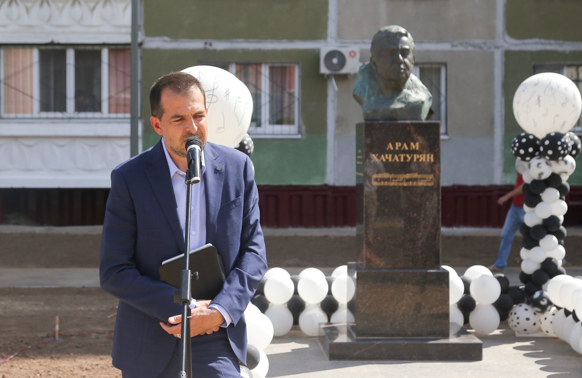 Памятник композитору Хачатуряну открыли в Нижнем Новгороде